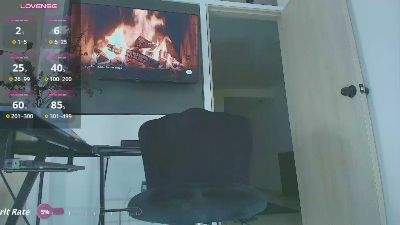 lia_jones77 live cam on Cam4