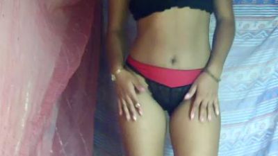 le modèle liana9794 est en webcam porno dans un show sur le site cam4, il possède les tags suivants: 