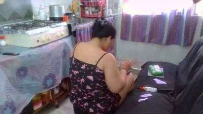 lili_latina live cam on Cam4