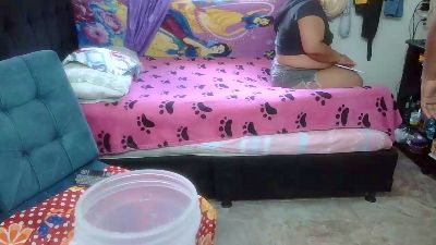 lili_latina live cam on Cam4