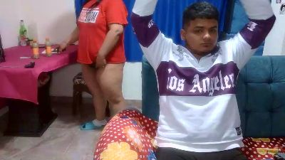 lili_latina live cam on Cam4
