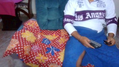 lili_latina live cam on Cam4