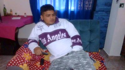 lili_latina live cam on Cam4