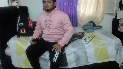 lili_latina live cam on Cam4