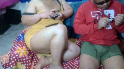 lili_latina live cam on Cam4