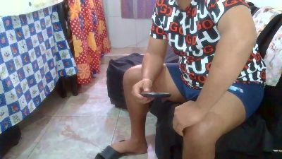 lili_latina live cam on Cam4