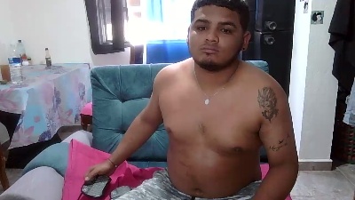 lili_latina live cam on Cam4