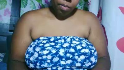 liliane4 live cam on Cam4