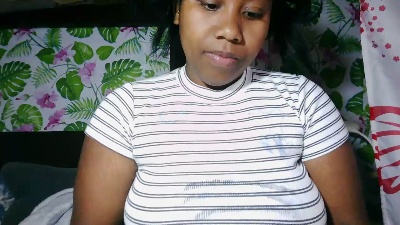 liliane4 live cam on Cam4