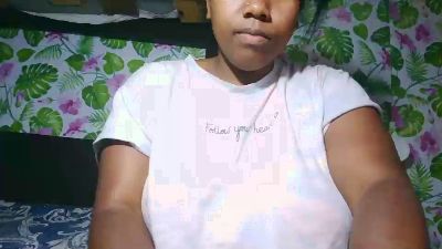 liliane4 live cam on Cam4