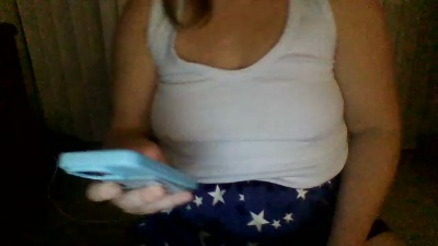 lilly18 live cam on Cam4