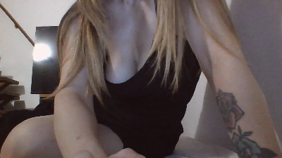 lilly6990 live cam on Cam4
