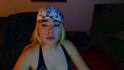 lilmisscloud live cam on Cam4