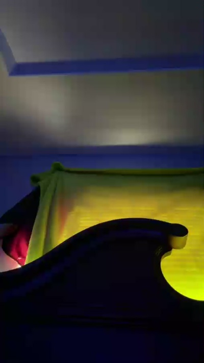 lilmissy692000 live cam on Cam4