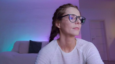lilyroselynn live cam on Cam4