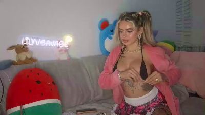 lilyvsavage live cam on Cam4