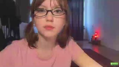 lilyx52470 live cam on Cam4