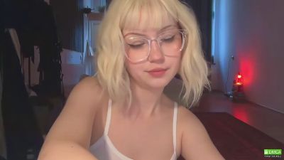 lilyx52470 live cam on Cam4