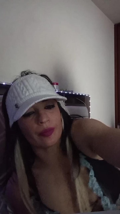 lina5555 live cam on Cam4
