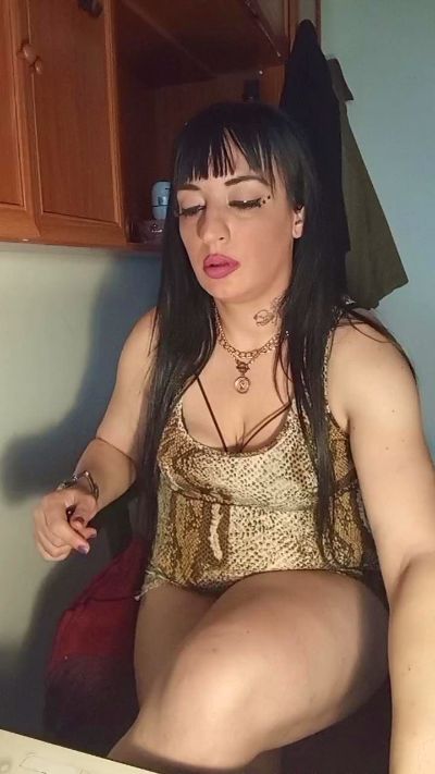lina5555 live cam on Cam4