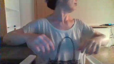 linabella2 live cam on Cam4