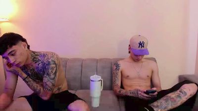 lindaandmarcela live cam on Cam4