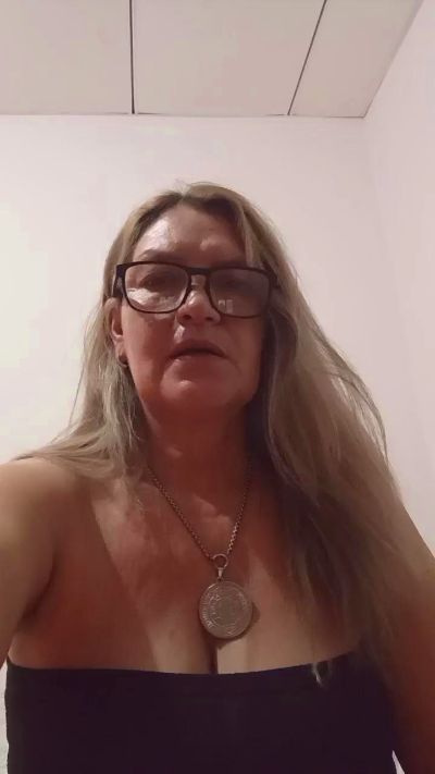lindanina1 live cam on Cam4