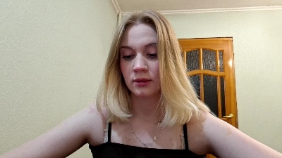 lindaxxcrow live cam on Cam4