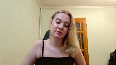 lindaxxcrow live cam on Cam4