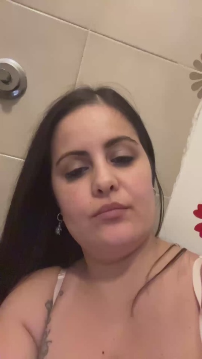 lisandra90girl live cam on Cam4