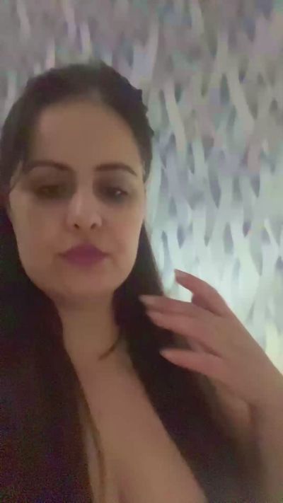 lisandra90girl live cam on Cam4