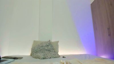 litle_slut live cam on Cam4