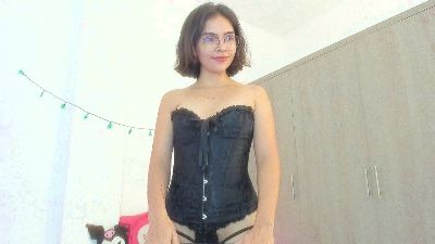 litle_slut live cam on Cam4