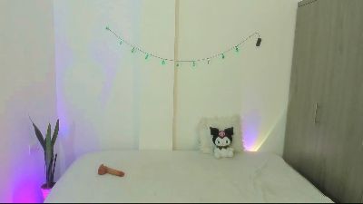 litle_slut live cam on Cam4