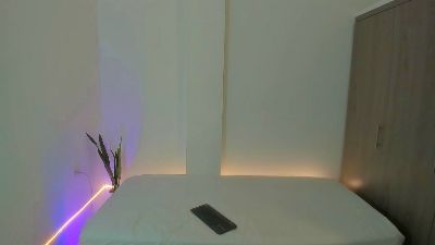 litle_slut live cam on Cam4