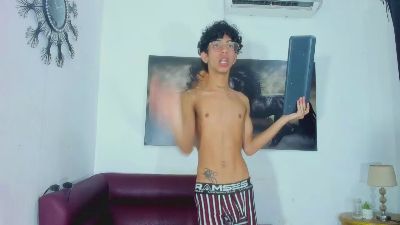 litle_sweet_boy live cam on Cam4