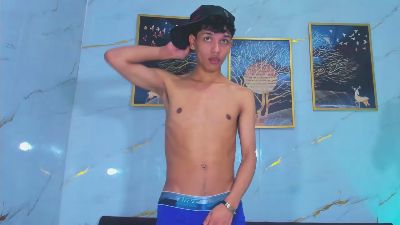 litle_sweet_boy live cam on Cam4