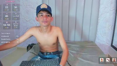 littlecum18 live cam on Cam4