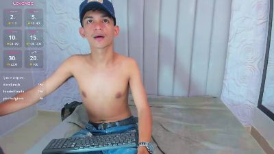 littlecum18 live cam on Cam4