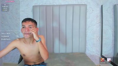 littlecum18 live cam on Cam4