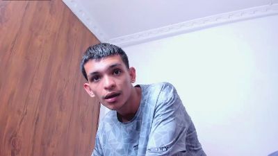 littlecum18 live cam on Cam4