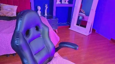 littlee_red live cam on Cam4