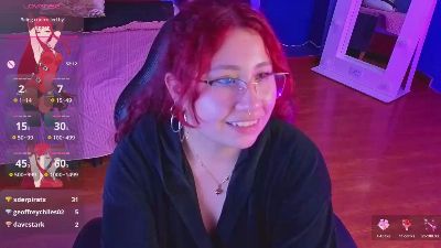 littlee_red live cam on Cam4