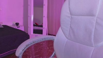 littlee_red live cam on Cam4