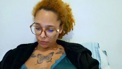lizzamonroe2 live cam on Cam4