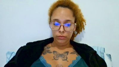 lizzamonroe2 live cam on Cam4