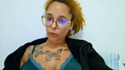 lizzamonroe2 live cam on Cam4