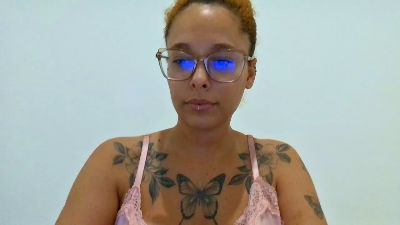 lizzamonroe2 live cam on Cam4