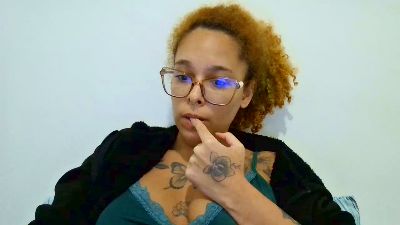 lizzamonroe2 live cam on Cam4