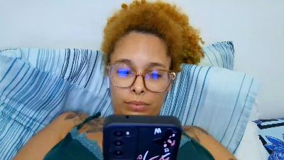 lizzamonroe2 live cam on Cam4